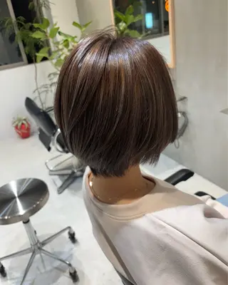 ショート カラー techné所属・塔尾 真那のヘアスタイル