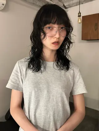 ミディアム パーマ Loom.所属・村上雅人 ナチュラルモードのヘアスタイル