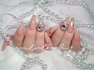 ネイル Nailsalon Vi+ももか🩷のネイルデザイン