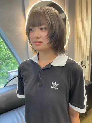 ミディアム カラー TATSUブリーチ/ ミルクティーベージュのヘアスタイル