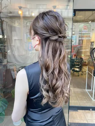 ロング ヘアアレンジ にいた　かづしげのヘアスタイル