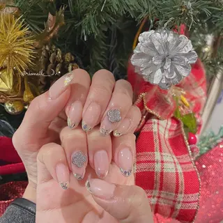 ネイル 𝘙𝘪𝘰𝘯𝘢 ...🕯🤍のネイルデザイン