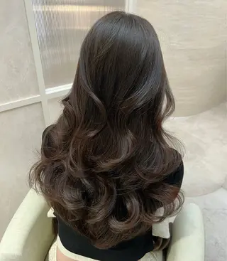 ロング カラー kumu 栄のヘアスタイル