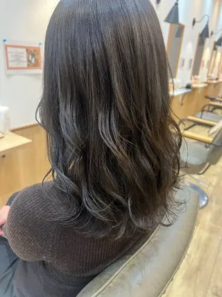 ミディアム 高辻 日菜のヘアスタイル