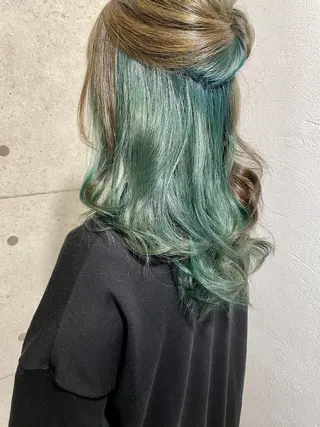 セミロング カラー 韓国風/小顔レイヤー /艶カラーのヘアスタイル