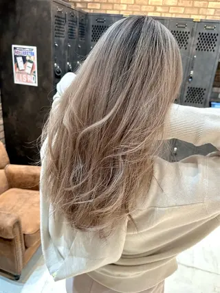 ロング 🔷ブリーチバレイヤ ージュ🔷飯野達也のヘアスタイル