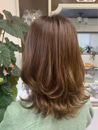 セミロング カラー ストウ ナナエのヘアスタイル
