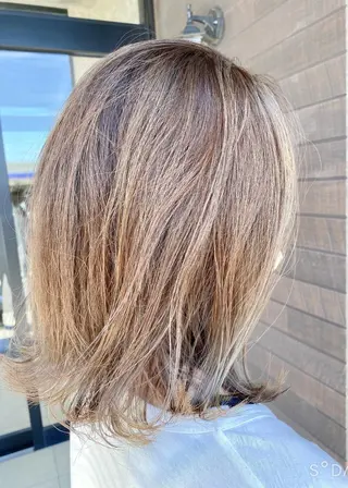 ミディアム カラー Kobayashi ハイライト/ショートのヘアスタイル