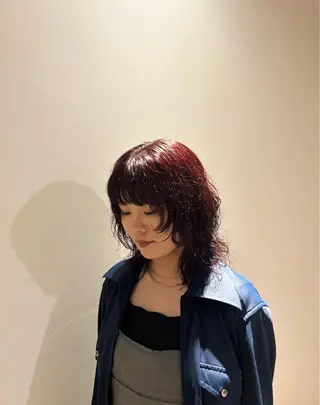 ミディアム まみ/暖色カラー /デザインカラーのヘアスタイル