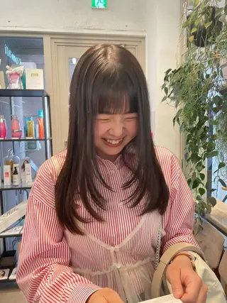 ロング カラー ミルクティー× グレージュMOMOのヘアスタイル