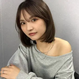 ミディアム カラー est-r. Shionのヘアスタイル