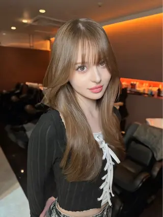 ロング カラー レイヤーカット 透明感カラーのヘアスタイル