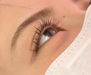 マツエク・マツパ 知久 絢音のヘアスタイル