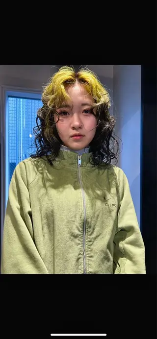 ミディアム ハイトーン特化/和音 【デザインカラー】のヘアスタイル