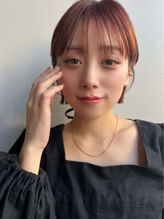 ショート カラー ヘアアレンジ blau hair and care《ブラウ》所属・MARU.縮毛矯正 デザインカラーのヘアスタイル