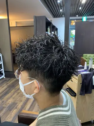 パーマ ハラ ルイスのヘアスタイル
