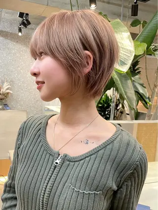 ショート ⭐ハイトーンブリーチ ミルクティーピンクのヘアスタイル