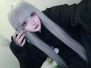 ロング カラー ホワイト&レイヤーカ ットエクステ長畠俊輔のヘアスタイル