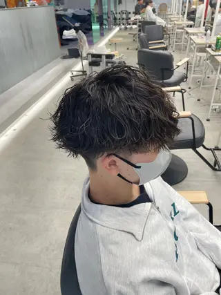 ショート カラー パーマ メンズ カラーモデル⚡️ REONのヘアスタイル