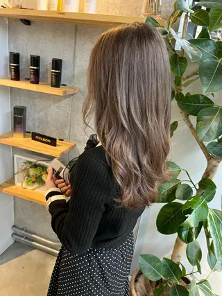 セミロング カラー ハイトーンカラ ー/小川のヘアスタイル