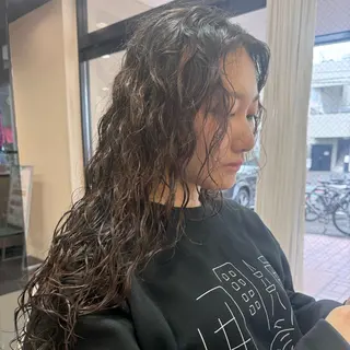 ロング パーマ カーリーパーマ/ 透明ｶﾗｰ/MIKUのヘアスタイル