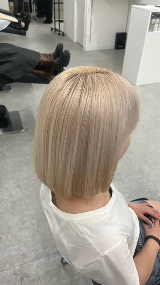 ショート カラー 🖤ハイトーン× レイヤー🖤SARAのヘアスタイル