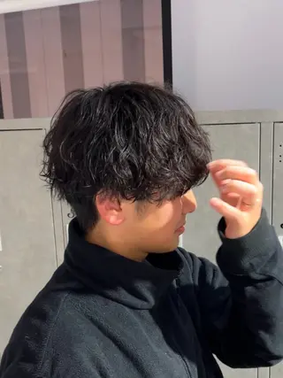 ショート カラー パーマ メンズ 【シャドウパーマ センターパート】義心のヘアスタイル