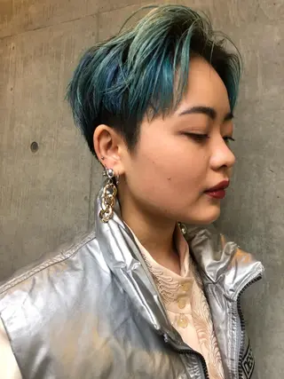 ショート カラー 🌈圧倒的デザイン力 内井省吾のヘアスタイル