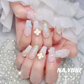 ネイル 🦋 Queenieのネイルデザイン