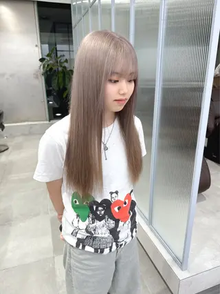 ロング カラー ひかり／ベージュ ／似合わせカットのヘアスタイル