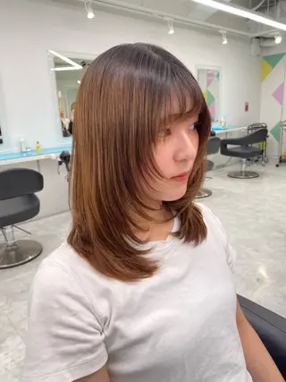 ロング ネイル 艶カラー/ハイトーン /レイヤーカットのヘアスタイル