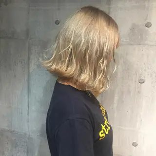 ミディアム カラー ホワイト&レイヤーカ ットエクステ長畠俊輔のヘアスタイル