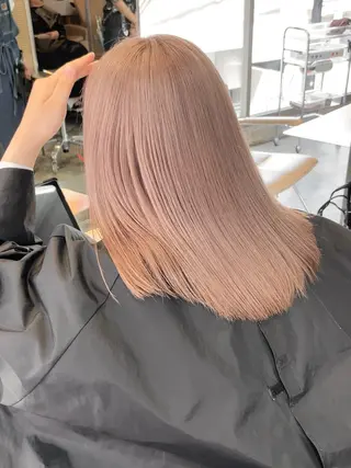 ミディアム cinq PROJECT所属・ミルクティーベージュ /三村克彦のヘアスタイル