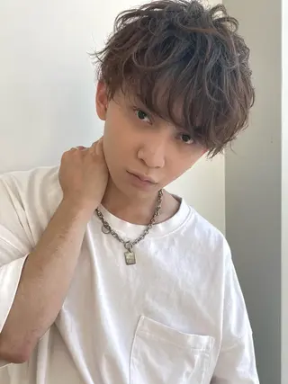 カラー メンズ センターパート ／植田のヘアスタイル