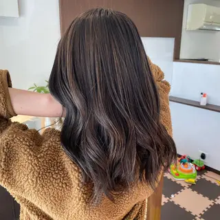 セミロング カラー 堀内 七海のヘアスタイル