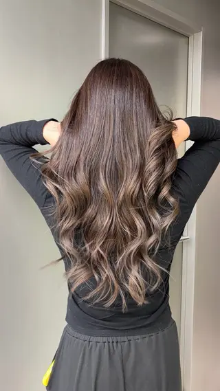 ロング 🫧バレイヤージュ/ ハイトーン/ミズキのヘアスタイル