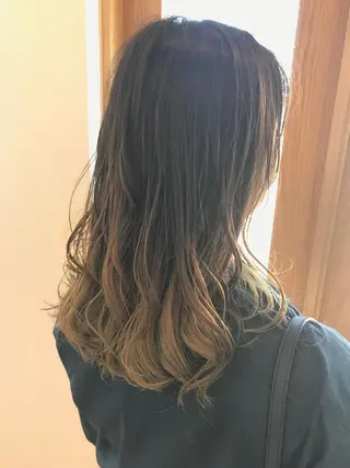 セミロング カラー 由比藤理子 ブリーチカラー🌈のヘアスタイル