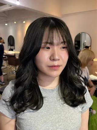 ミディアム カラー ☁️FERIAあべの Rin☁️のヘアスタイル