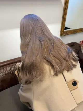 ロング カラー ミルクティー× グレージュMOMOのヘアスタイル