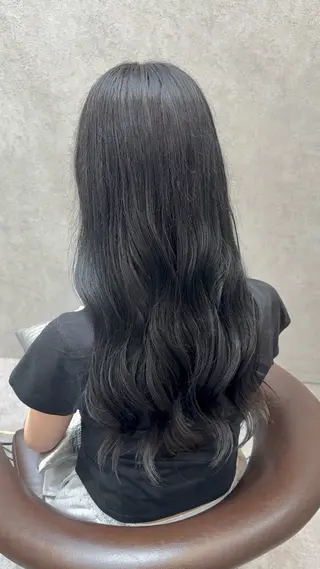 ロング Nanami / ベージュ/グレージュのヘアスタイル