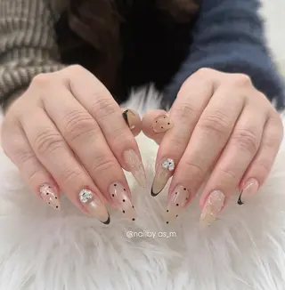 ネイル MARU Nail Salon所属・落合 明日美のネイルデザイン