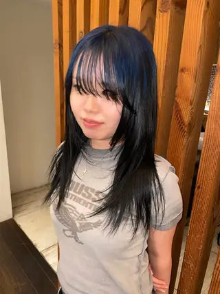 ロング カラー リカ/ハイトーン ・オリーブ🍀のヘアスタイル