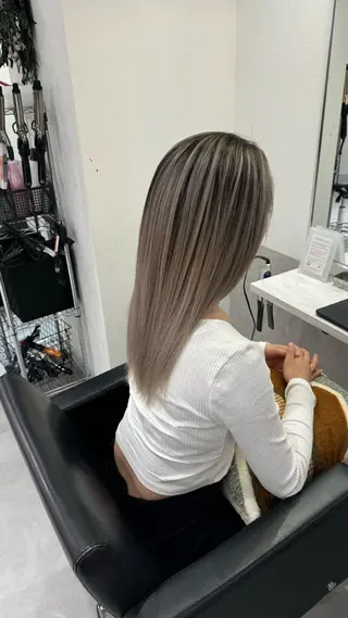 ミディアム CIERA.南船場所属・yuna🧡/心斎橋 ハイトーン/ブリーチのヘアスタイル