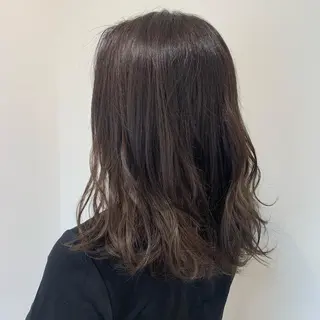 ミディアム 津秋 朝美のヘアスタイル