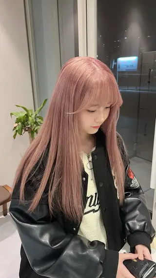 カラー Riku 艶カラーのヘアスタイル