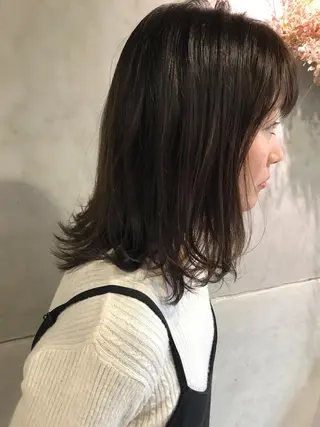 ミディアム さの あやねのヘアスタイル