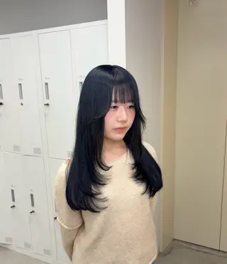 ロング カラー noa 寒色系カラーブリーチのヘアスタイル