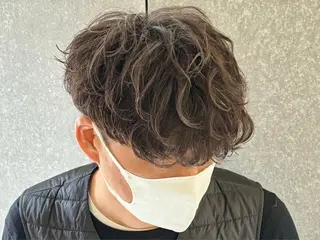 ショート カラー パーマ メンズ Hwyl by Niau MEN'S HAIR所属・原口 颯太のヘアスタイル