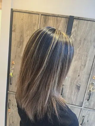 セミロング カラー COCOA Glow所属・🤍みう‎🤍￥ 3,300 〜のヘアスタイル