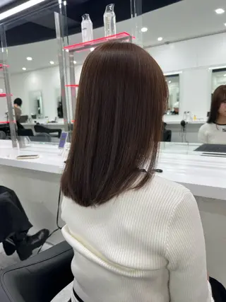 ミディアム カラー 透明感カラー🫧 レイヤーカットのヘアスタイル